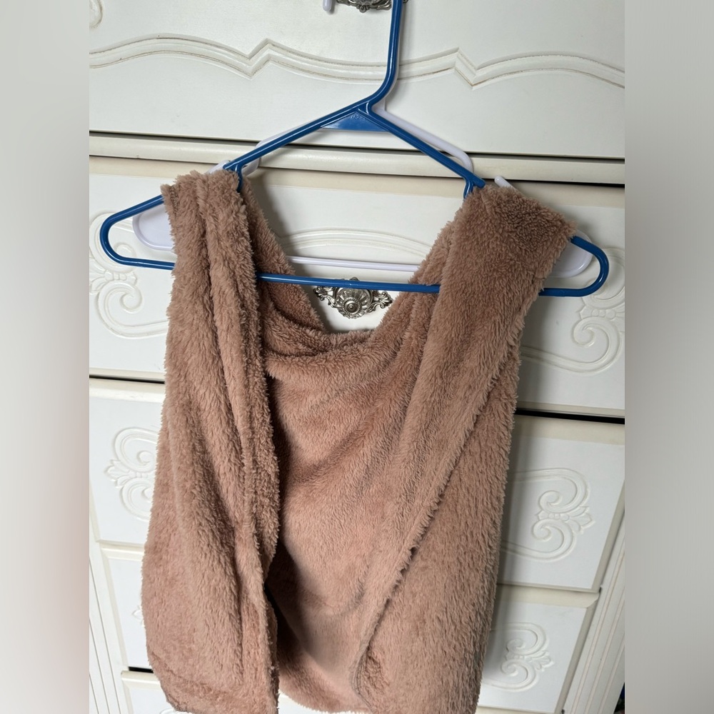 Sleeveless hooded fuzzy vest. NEVER WORN. Size: Medium